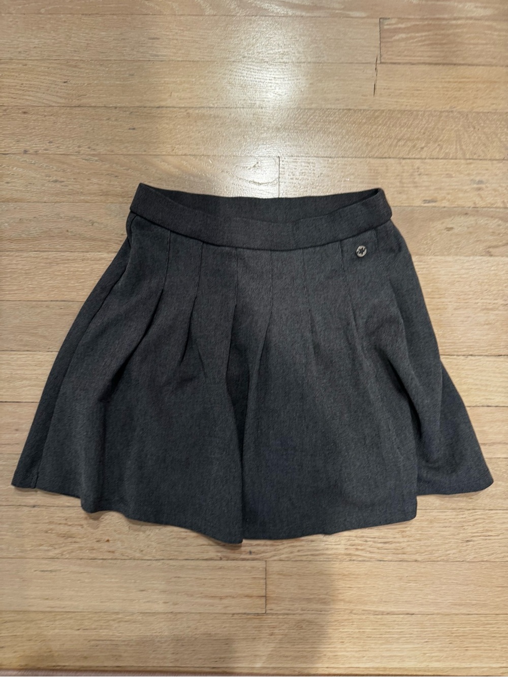 Zara Kids Classic Pleated Mini Skirt in Charcoal